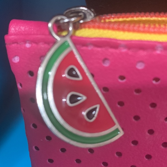 IPSY Bag-FREE Make-Up Sample Inside - Picture 2 of 6